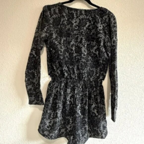 Black and White Patterned Romper. NWT - Picture 1 of 5